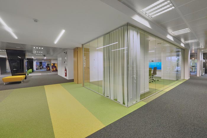 醫(yī)藥公司辦公室過道裝修設計案例效果圖