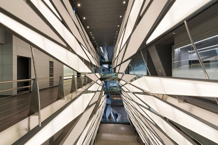 塑料材料公司辦公室鏤空裝修設計效果圖