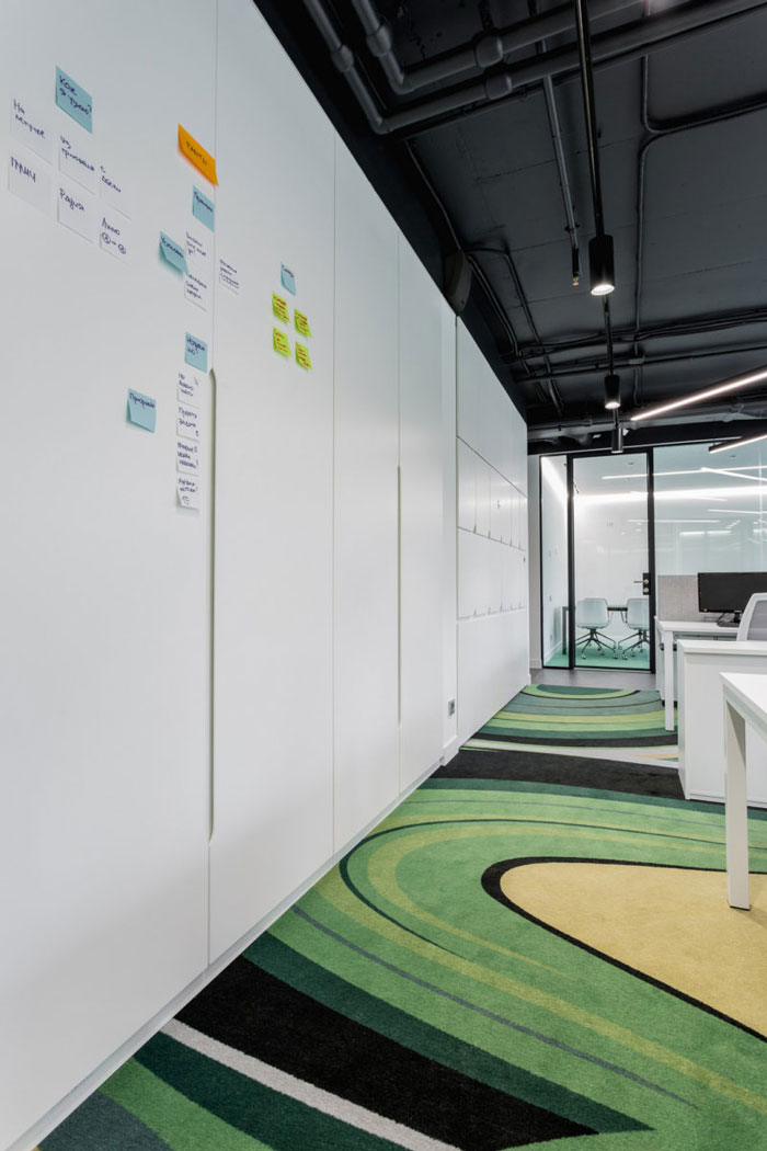 IT公司辦公室辦公區(qū)動線裝修設計效果圖