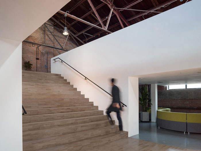 廠(chǎng)房改造辦公室樓梯裝修設(shè)計(jì)效果圖