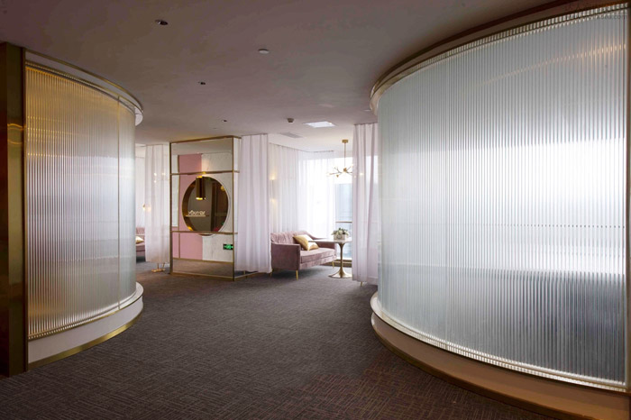 化妝品公司辦公室過(guò)道裝修設(shè)計(jì)效果圖