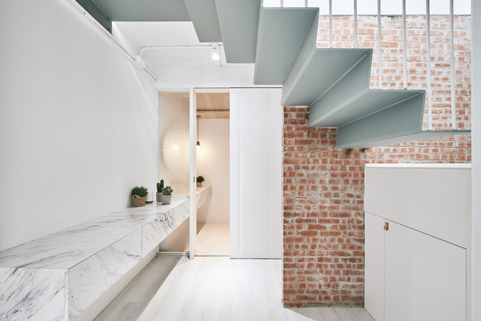 家庭式loft辦公室樓梯底部裝修設計效果圖