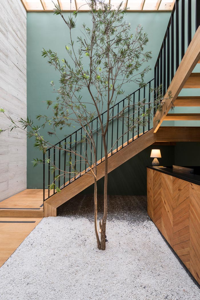 特色餐廳樓梯裝修設計效果圖